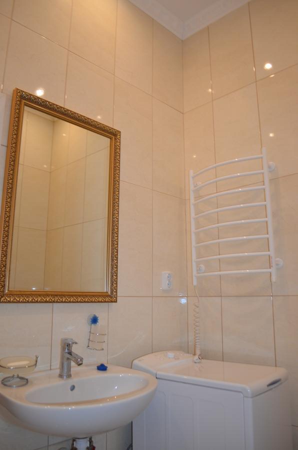 Stepana Bandery Str. 19 Leilighet Lviv Eksteriør bilde